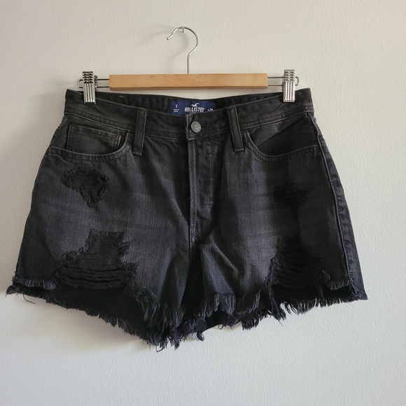 HOLLISTER | Highrise Mom Short 3" Black Denim - Picture 2 of 5